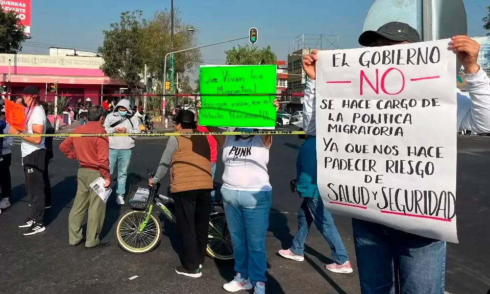 Habitantes de Iztapalapa exigen reubicación de migrantes