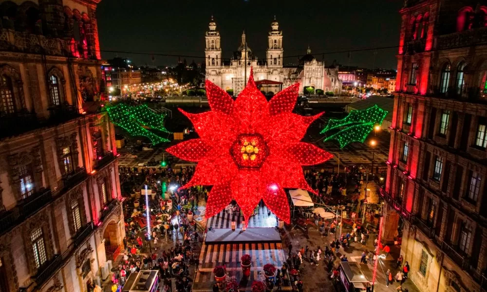 Martí Batres enciende el alumbrado navideño del Zócalo de la CDMX