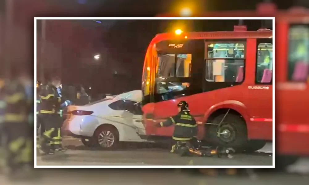 Una persona murió tras choque entre Metrobús y automóvil particular