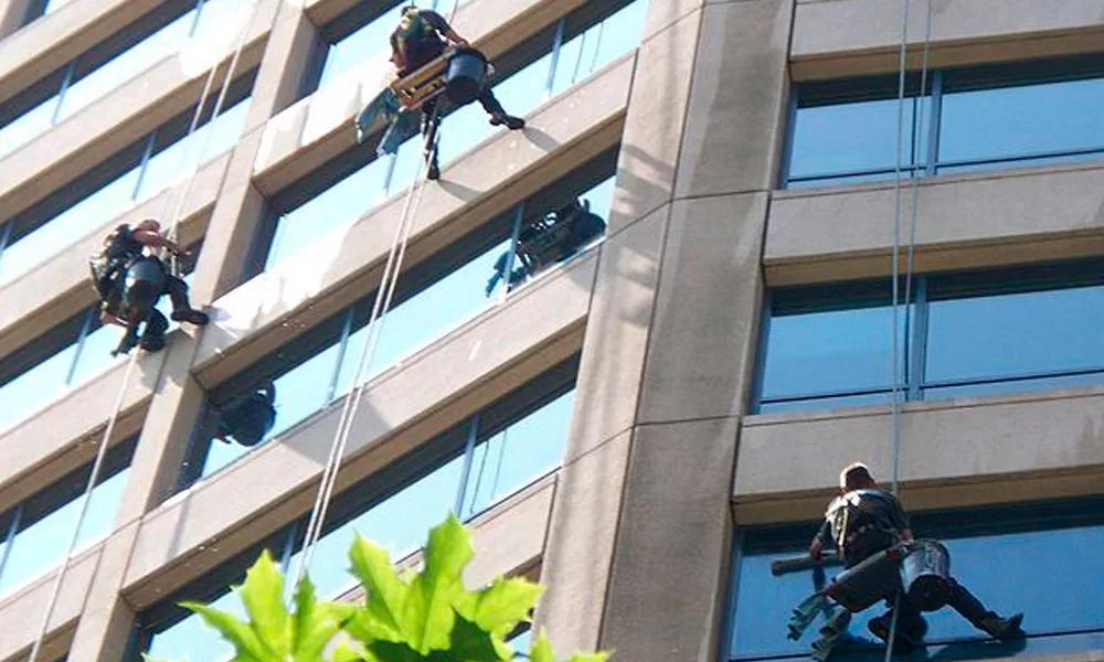 Trágica muerte de un joven limpiador de ventanas en la colonia Hipódromo