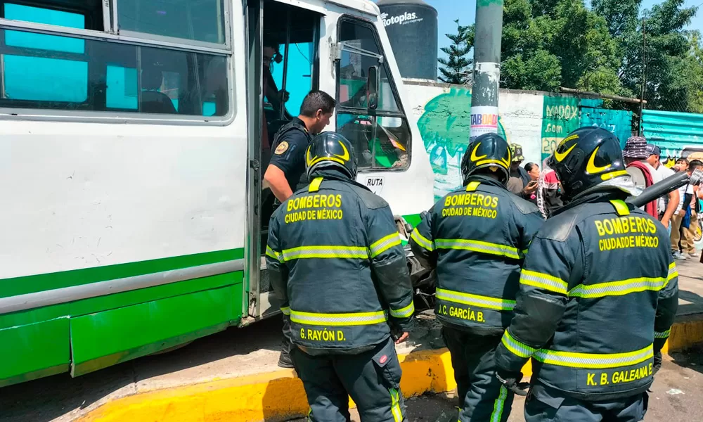 Choque en Calzada Ermita Iztapalapa deja 11 heridos