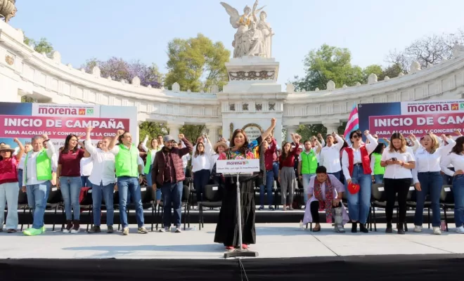 Desde el emblemático Hemiciclo a Juárez,, Clara Brugada presentó a los candidatos a alcaldes y diputados locales de Morena.
