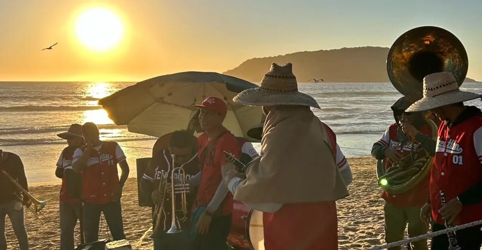 Músicos de Mazatlán se reúnen en protesta en contra de Neto Coppel