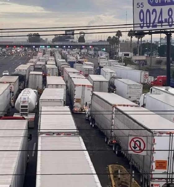 Autopista México-Querétaro enfrenta caos vial tras múltiples accidentes