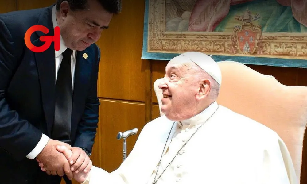 Pedro Haces edita foto de su audiencia con el Papa Francisco