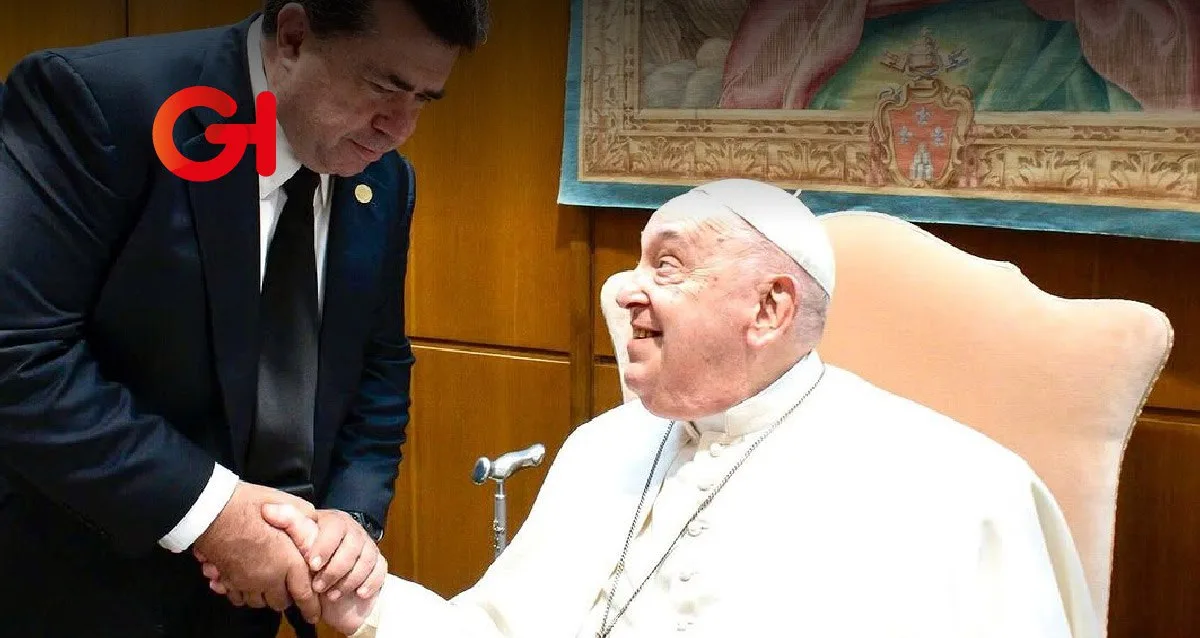 Pedro Haces edita foto de su audiencia con el Papa Francisco